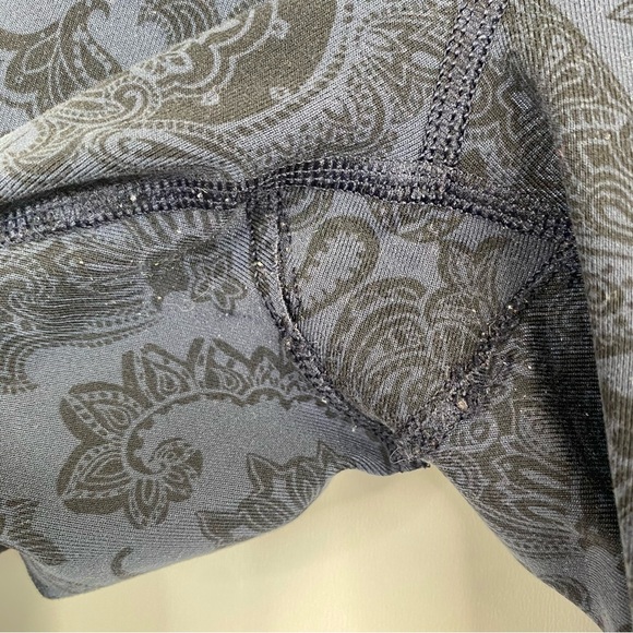 Lululemon Wunder Under 21" Size 6 Cropped Leggings Dark Blue/Black - Picture 3 of 3